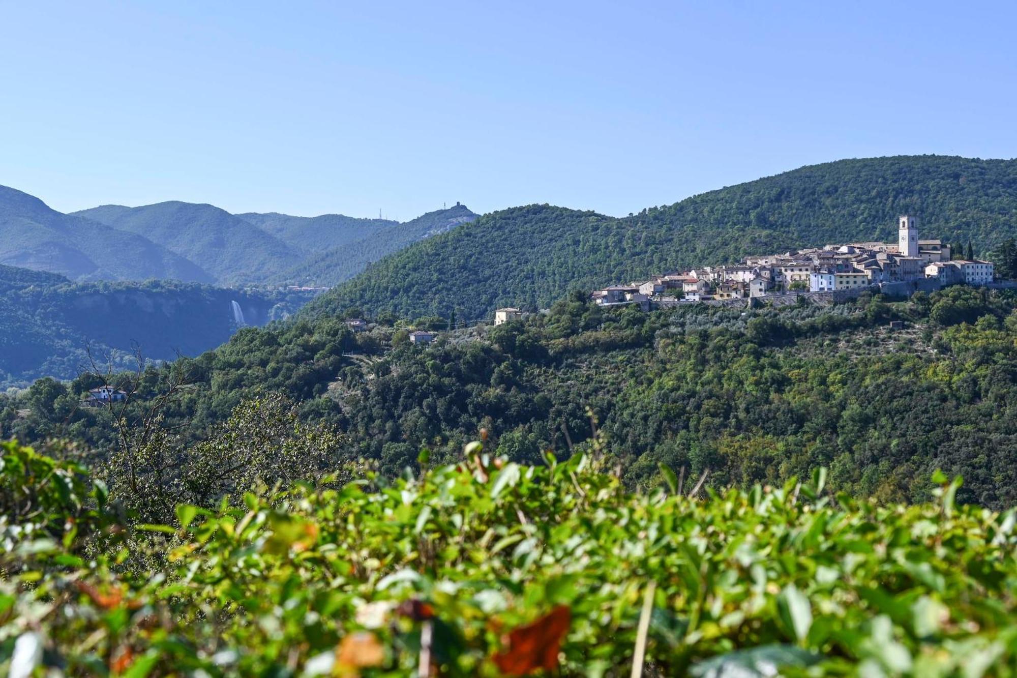 Authentic Villa Surrounded By Nature Terni Bagian luar foto