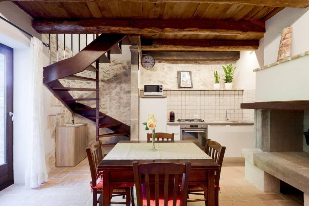 Authentic Villa Surrounded By Nature Terni Bagian luar foto