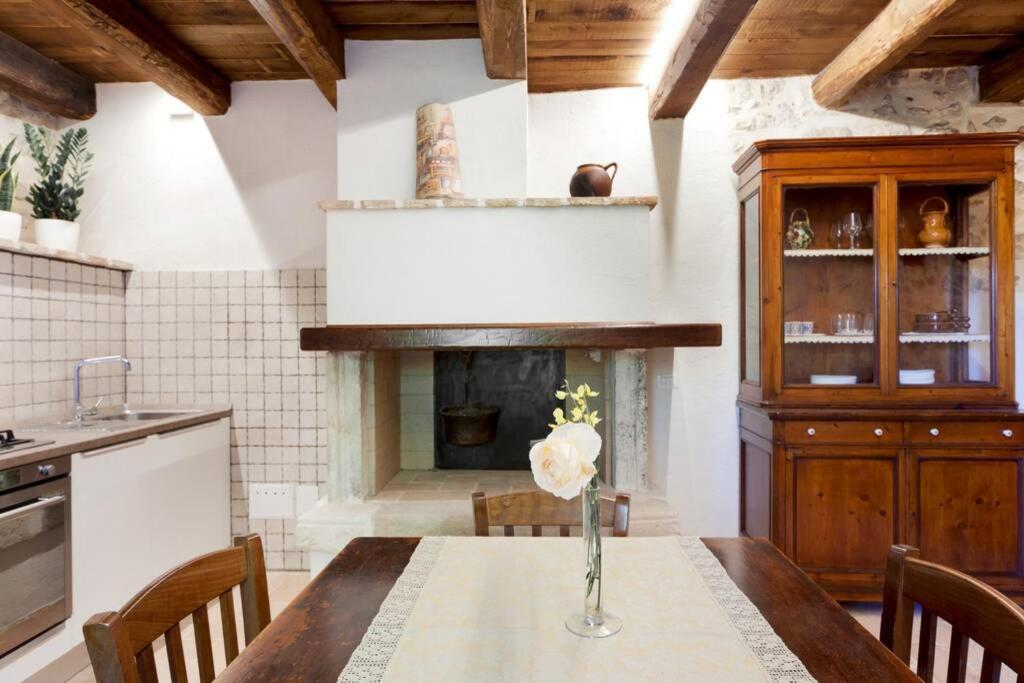 Authentic Villa Surrounded By Nature Terni Bagian luar foto